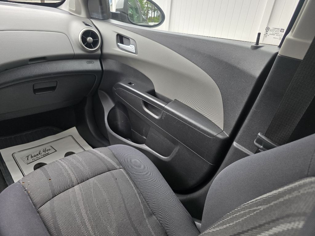 2016 Chevrolet Sonic Image 18