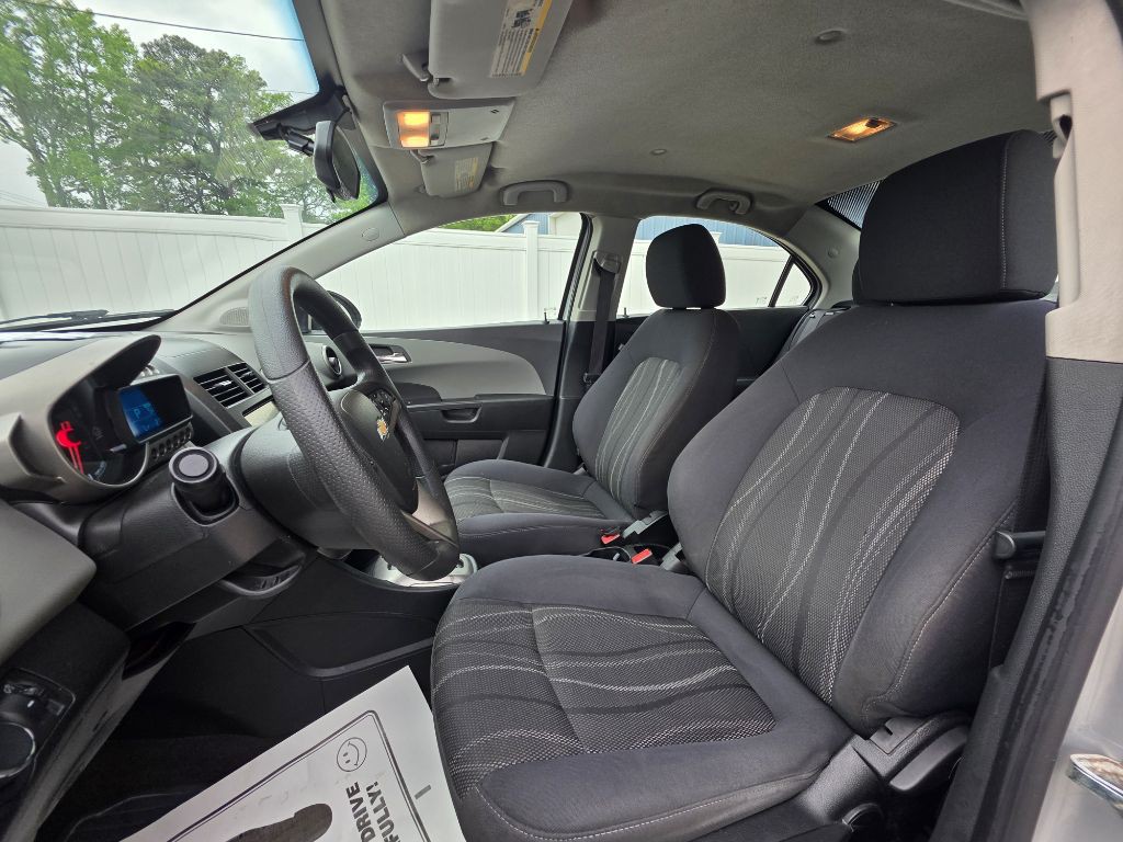 2016 Chevrolet Sonic Image 19
