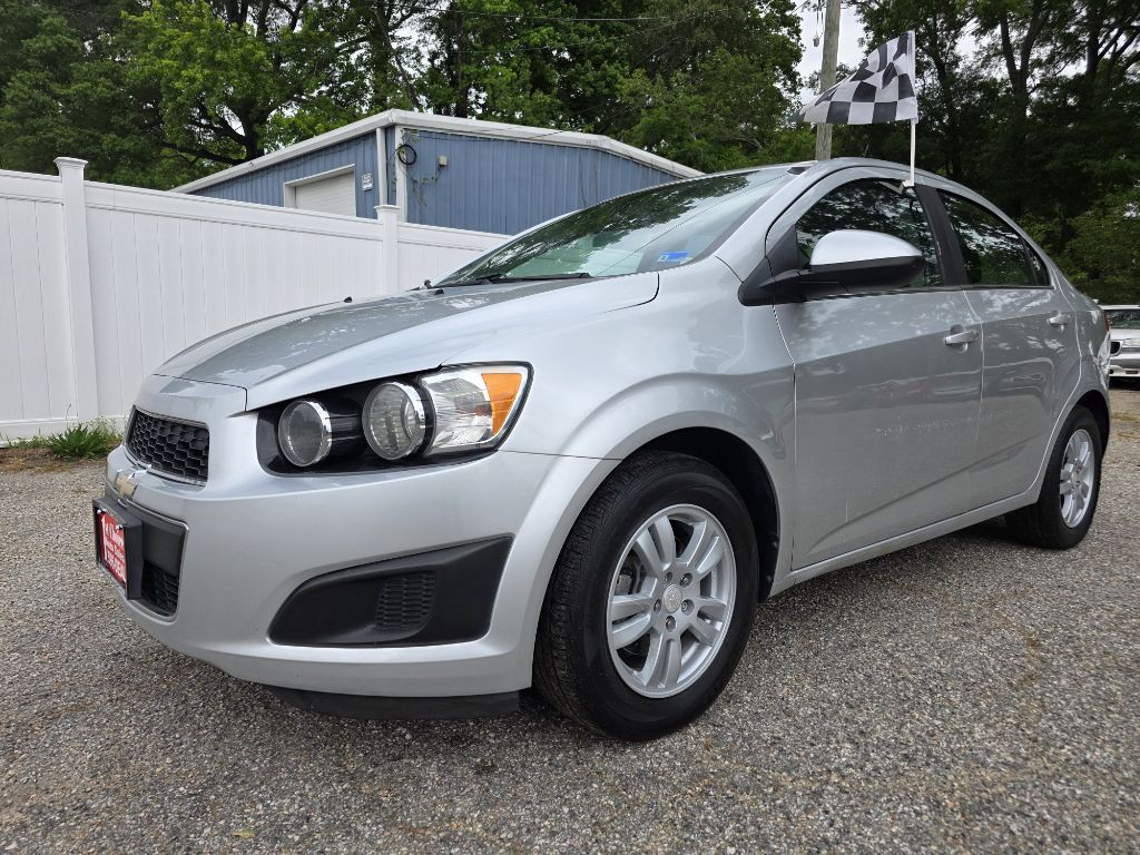 2016 Chevrolet Sonic Image 1
