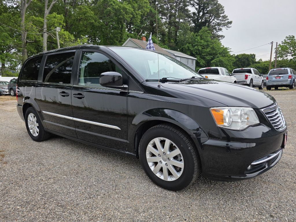 2014 Chrysler Town & Country Image 3