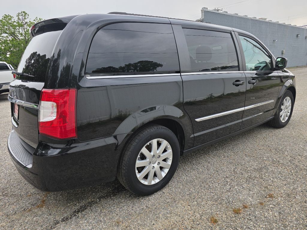 2014 Chrysler Town & Country Image 4