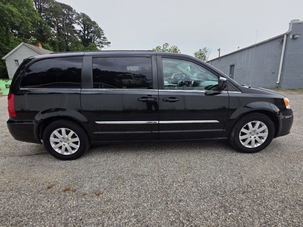 2014 Chrysler Town & Country Image 6