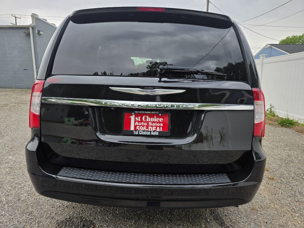 2014 Chrysler Town & Country Image 7