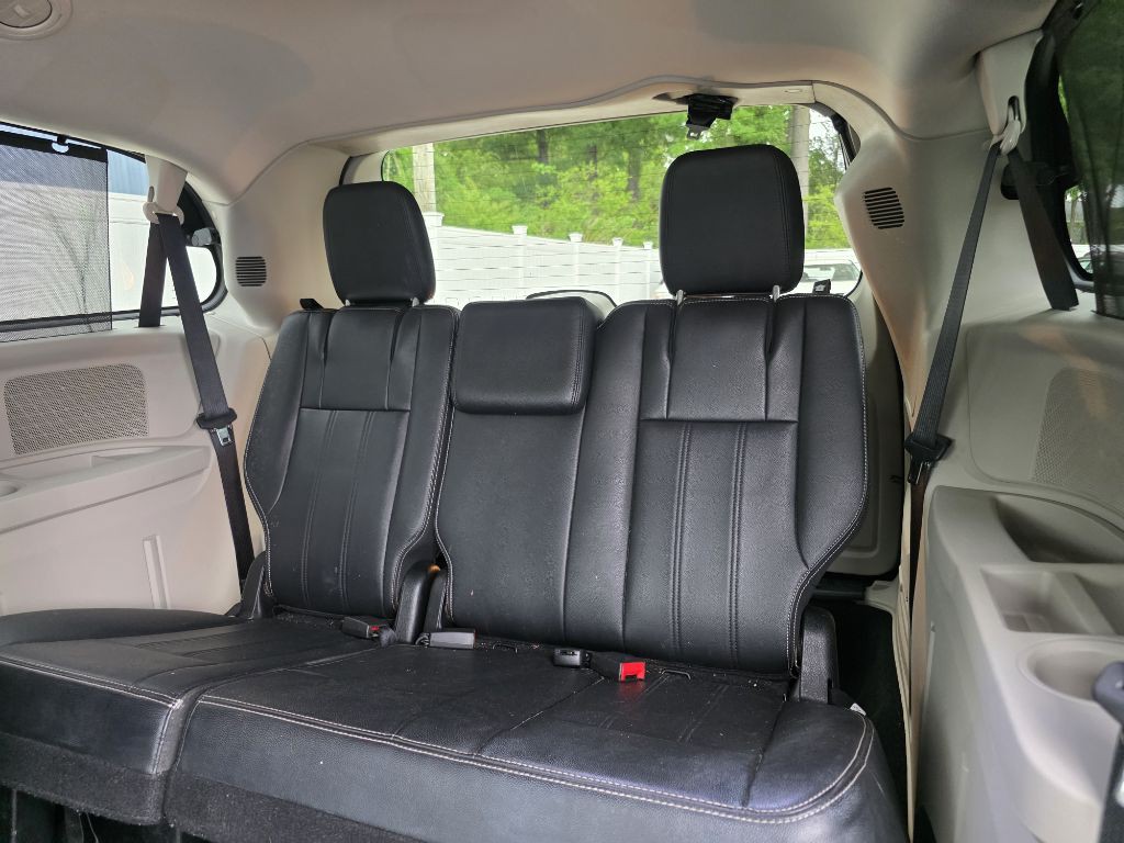 2014 Chrysler Town & Country Image 13
