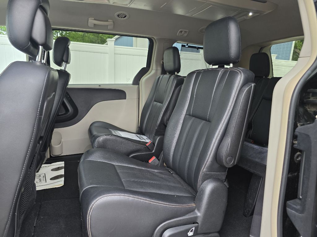 2014 Chrysler Town & Country Image 14