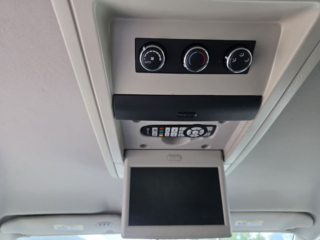 2014 Chrysler Town & Country Image 21