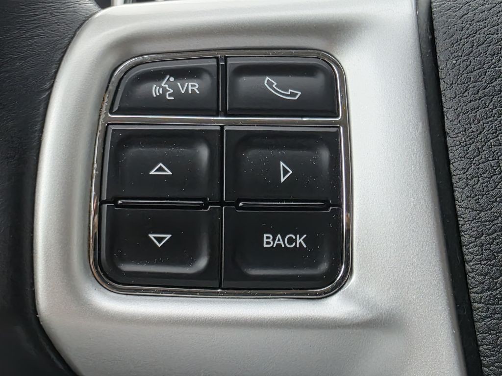 2014 Chrysler Town & Country Image 24