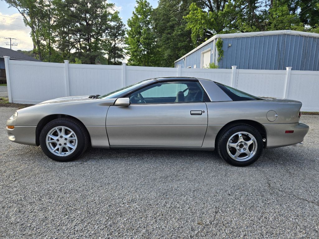 2002 Chevrolet Camaro Image 2