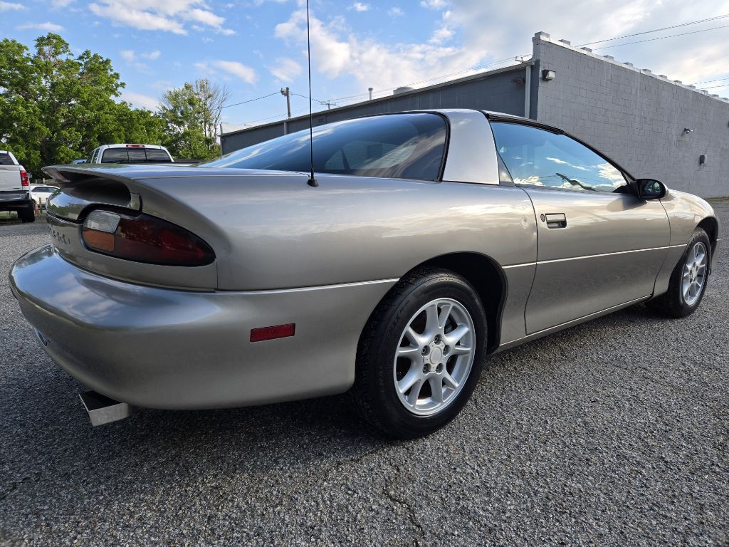 2002 Chevrolet Camaro Image 4