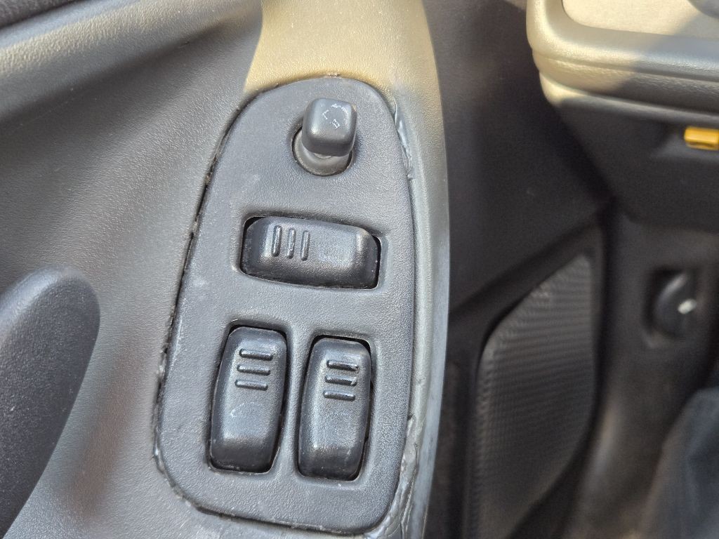 2002 Chevrolet Camaro Image 16