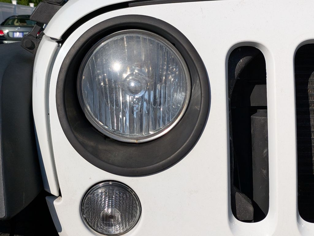 2015 Jeep Wrangler Image 9