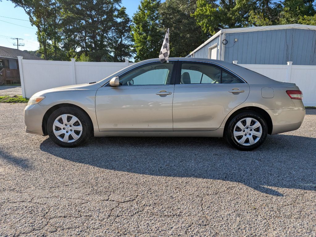 2010 Toyota Camry Image 2