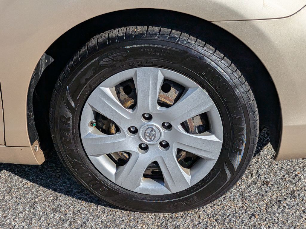 2010 Toyota Camry Image 11