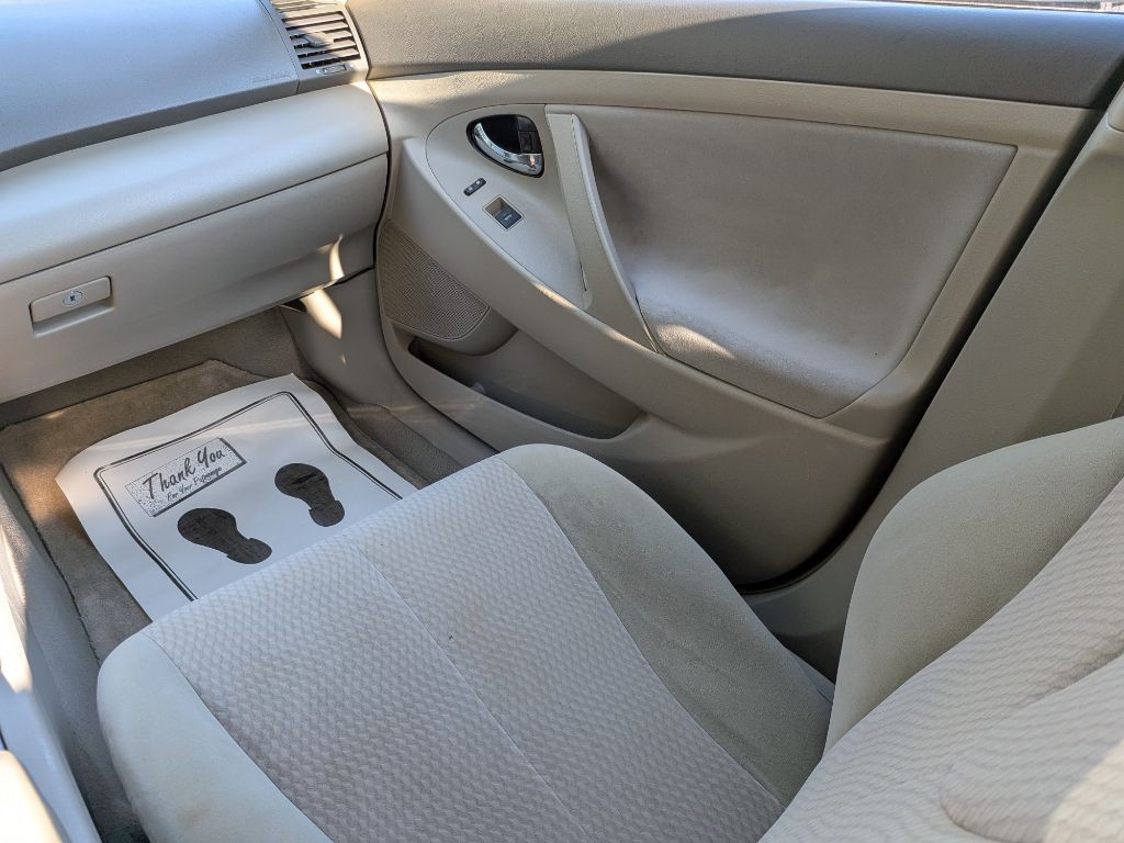 2010 Toyota Camry Image 17