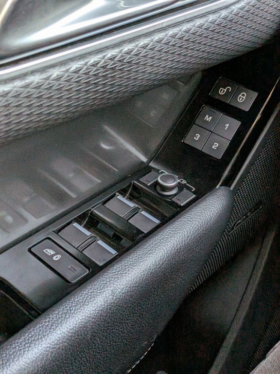 2018 Land Rover Range Rover Image 25