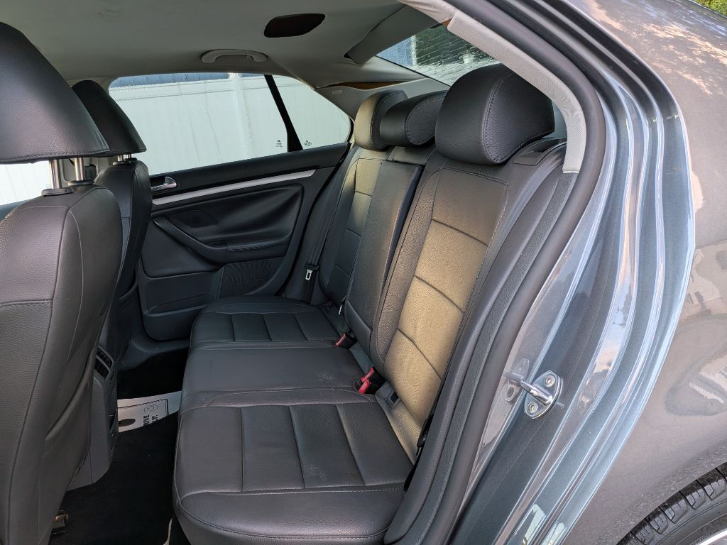 2009 Volkswagen Jetta Image 12