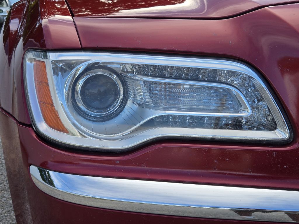 2012 Chrysler 300 Image 9