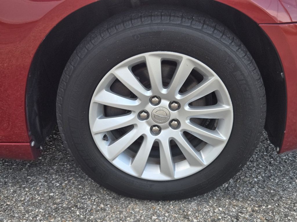 2012 Chrysler 300 Image 10