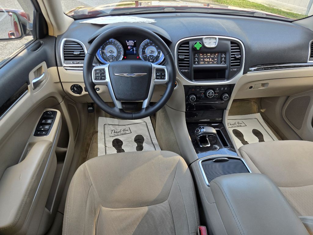 2012 Chrysler 300 Image 15
