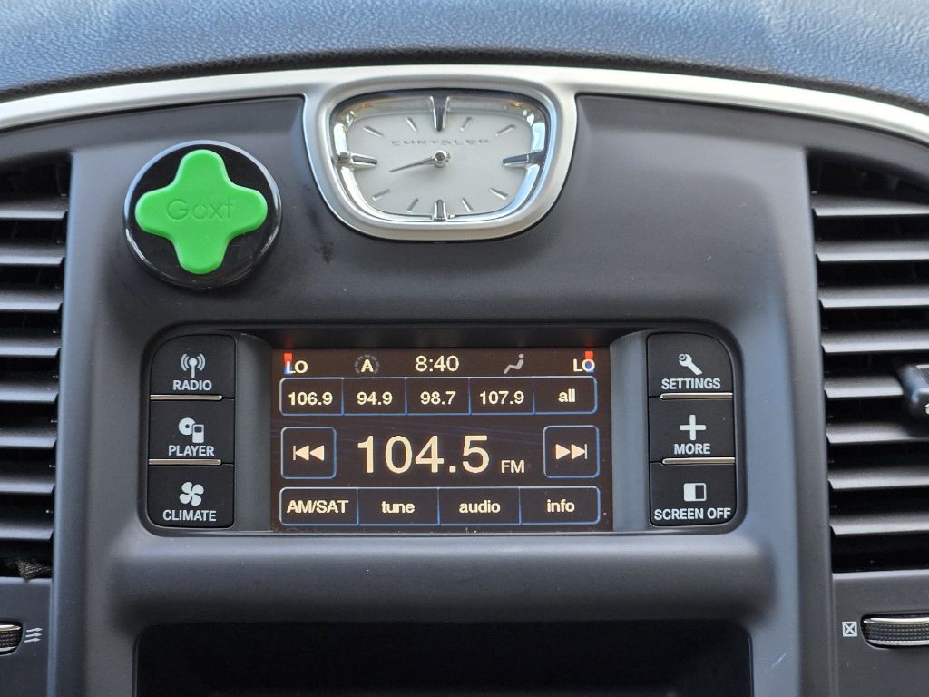 2012 Chrysler 300 Image 18