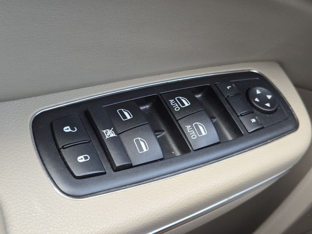 2012 Chrysler 300 Image 20