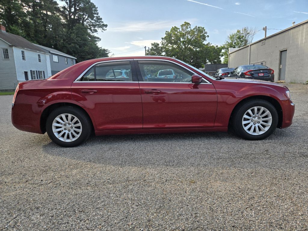 2012 Chrysler 300 Image 4