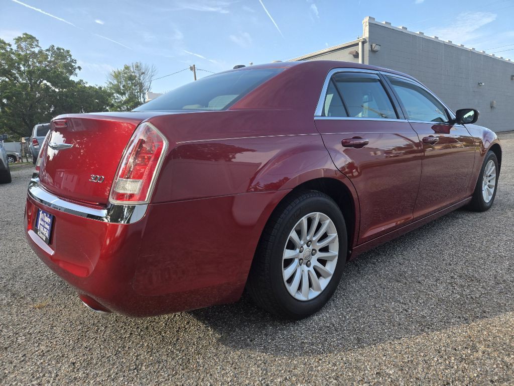 2012 Chrysler 300 Image 6
