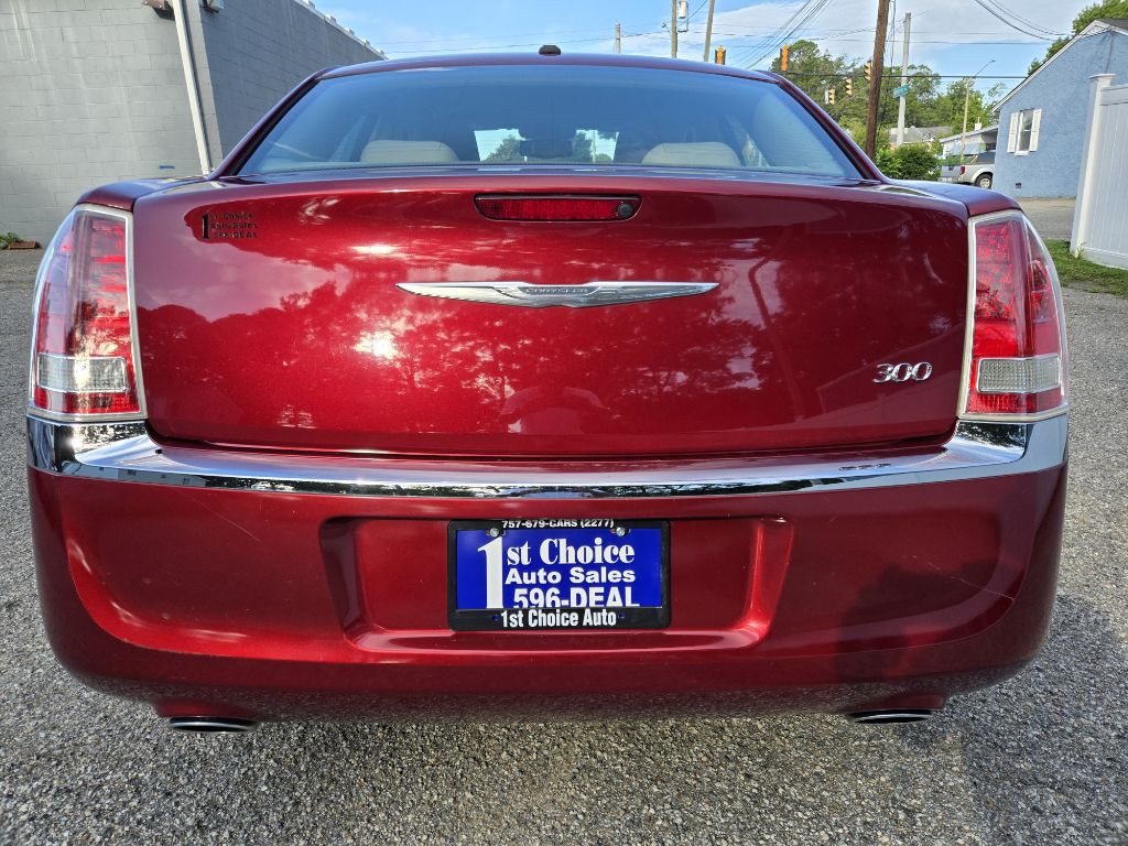 2012 Chrysler 300 Image 7