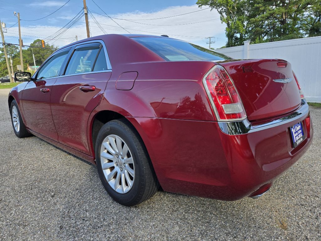 2012 Chrysler 300 Image 8