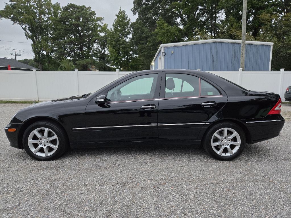 2007 Mercedes-Benz C-Class Image 2