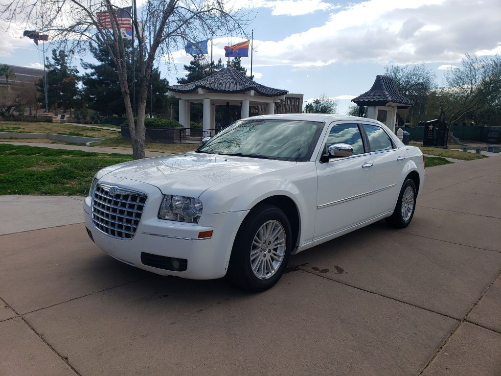 2010 Chrysler 300 Image 1
