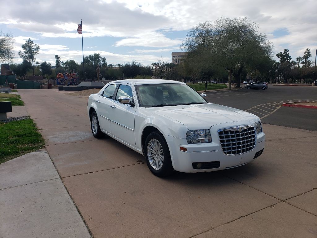 2010 Chrysler 300 Image 7
