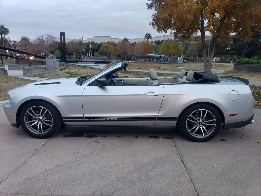 2011 Ford Mustang Image 18