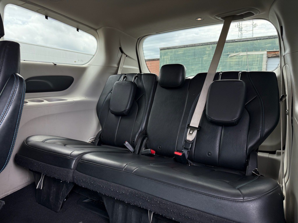 2021 Chrysler Pacifica Image 9