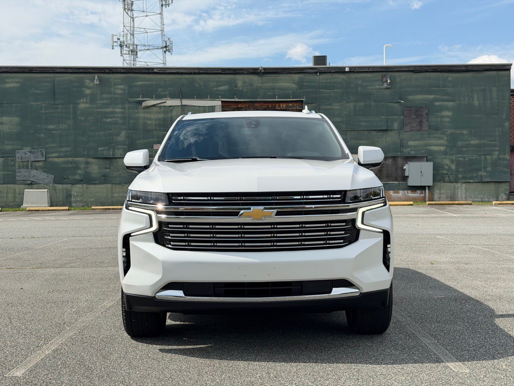 2021 Chevrolet Suburban Image 2
