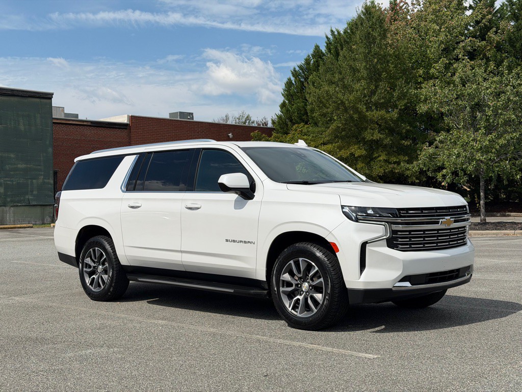 2021 Chevrolet Suburban Image 3