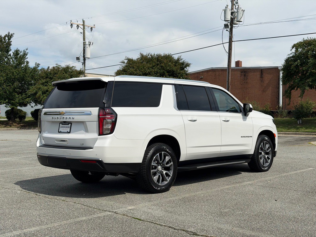 2021 Chevrolet Suburban Image 4