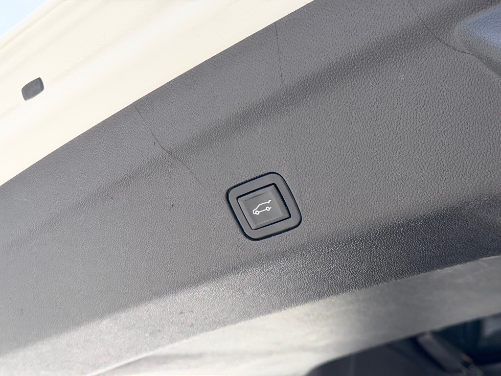 2021 Chevrolet Suburban Image 8