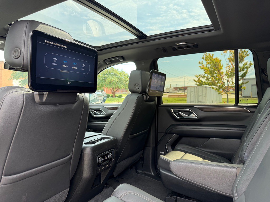 2021 Chevrolet Suburban Image 10