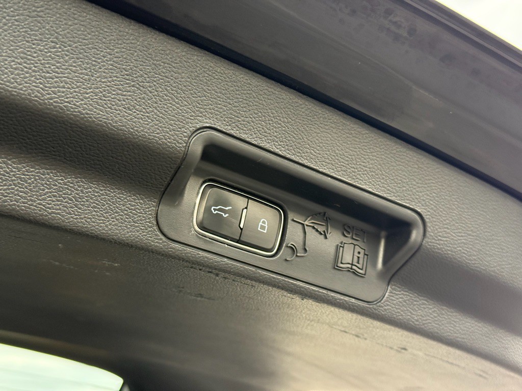 2020 Ford Explorer Image 8