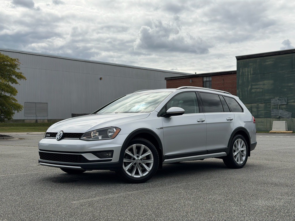 2017 Volkswagen Golf Image 1