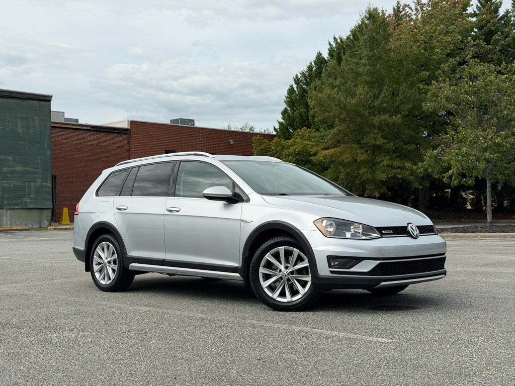 2017 Volkswagen Golf Image 3