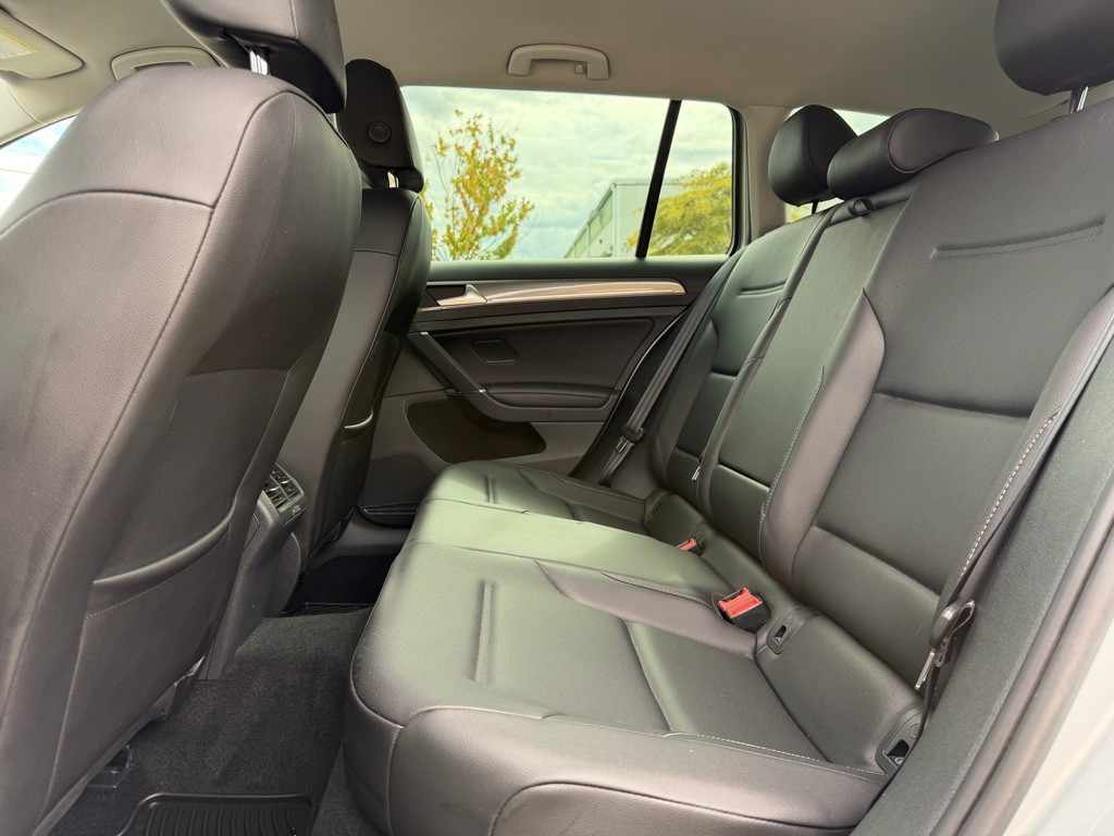 2017 Volkswagen Golf Image 8