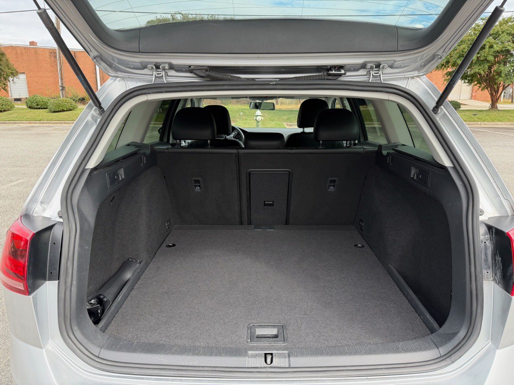 2017 Volkswagen Golf Image 9