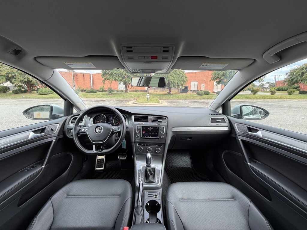 2017 Volkswagen Golf Image 10