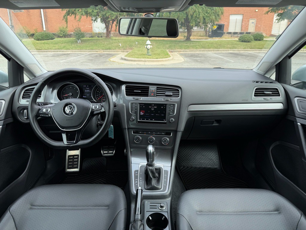 2017 Volkswagen Golf Image 11