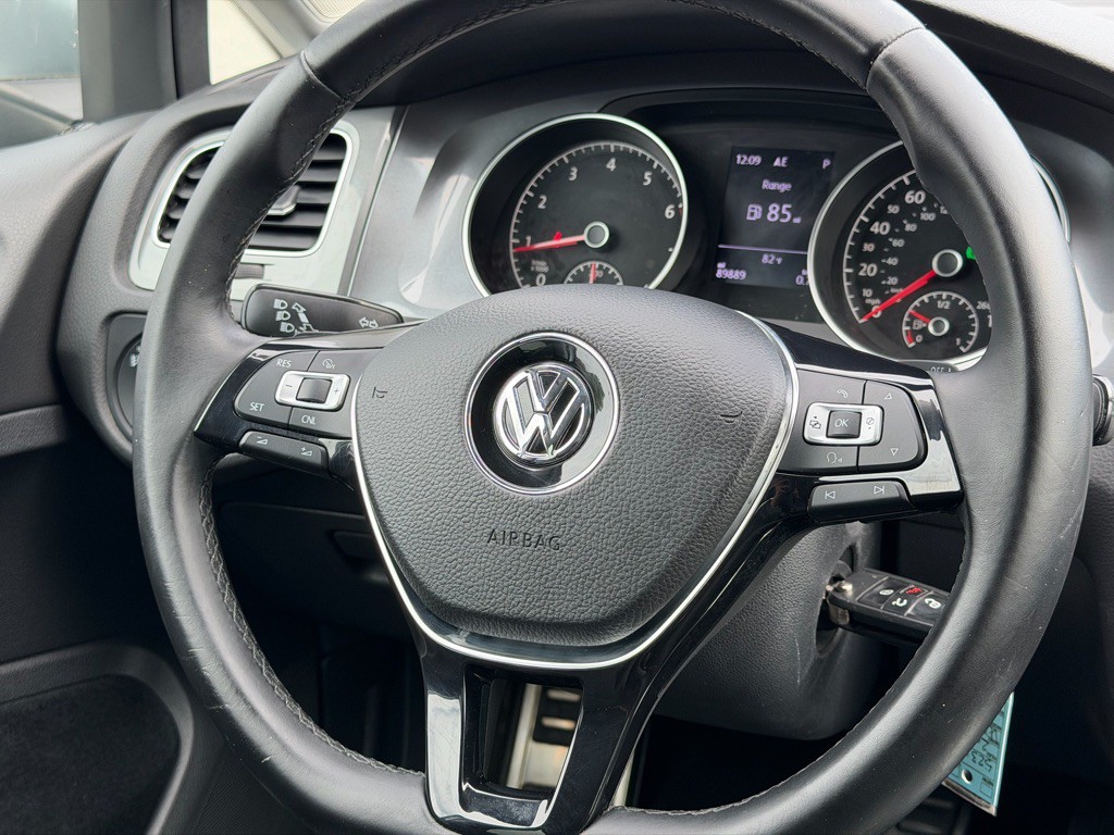 2017 Volkswagen Golf Image 12