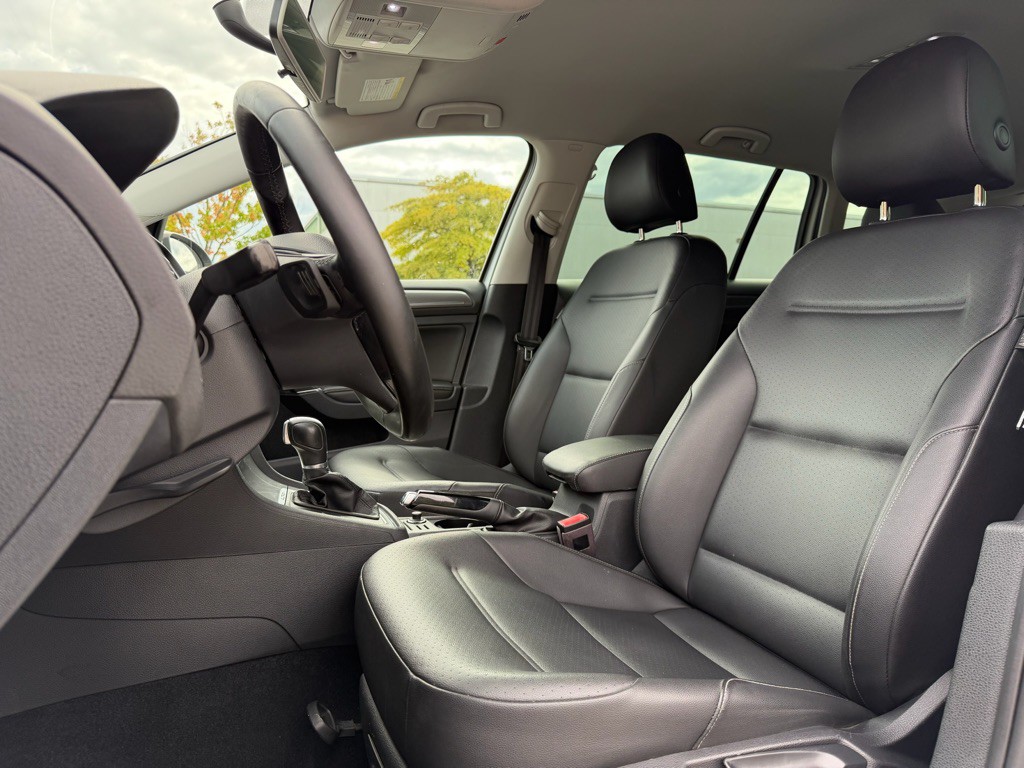 2017 Volkswagen Golf Image 17