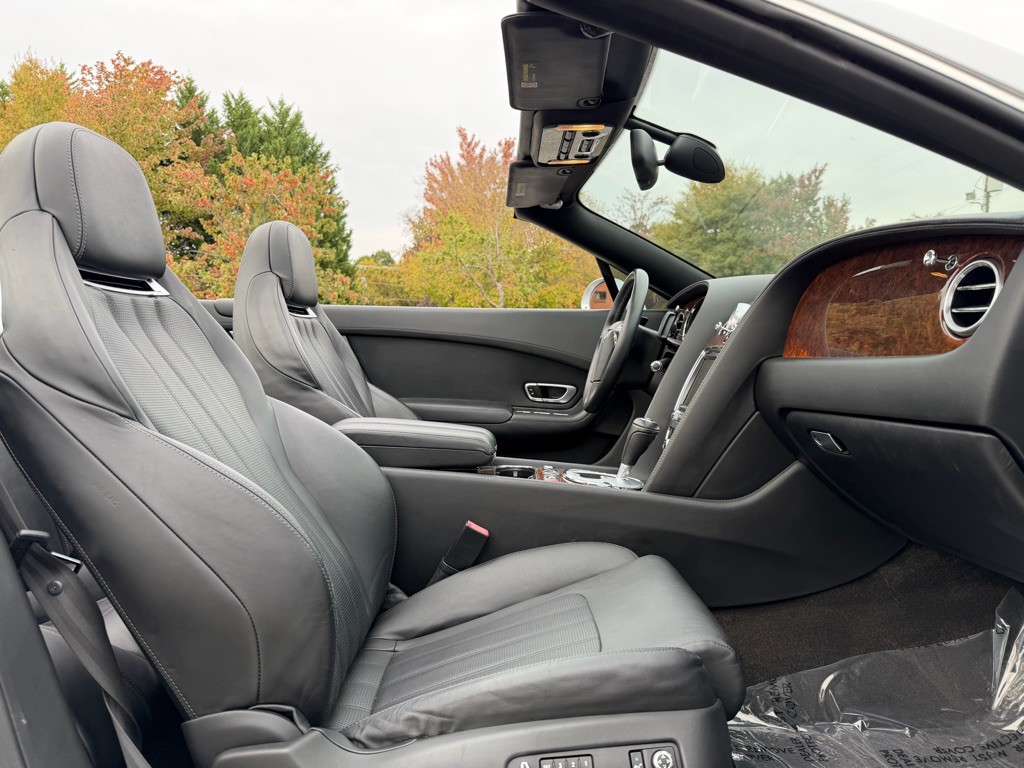 2012 Bentley Continental Image 24