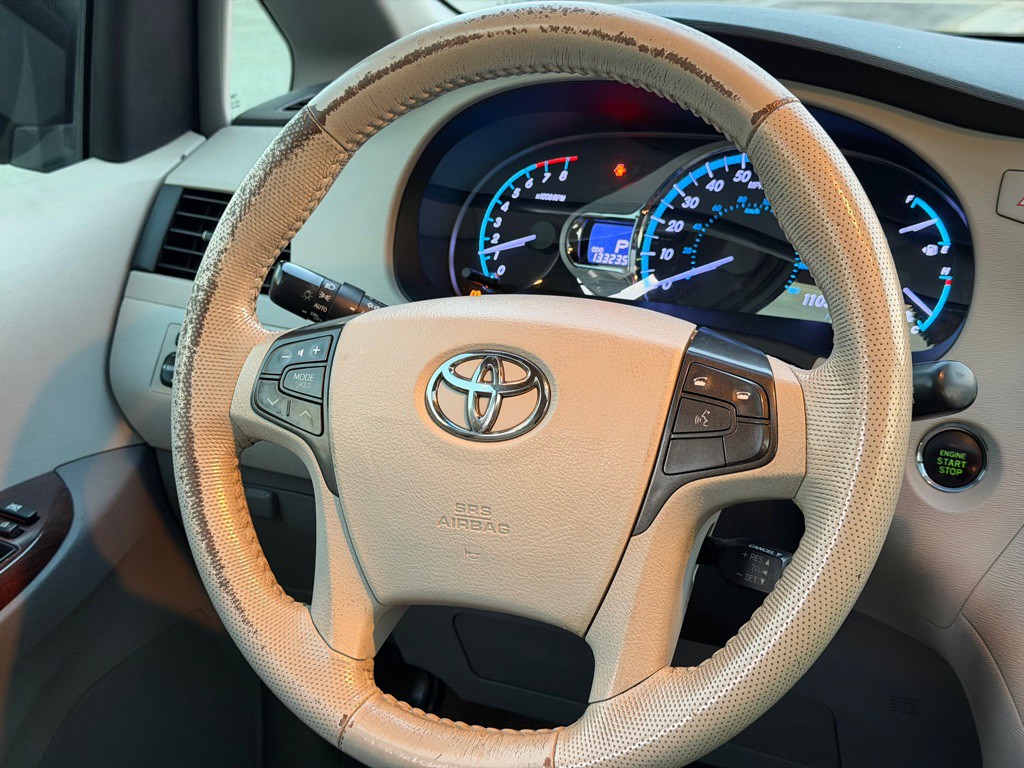 2014 Toyota Sienna Image 12